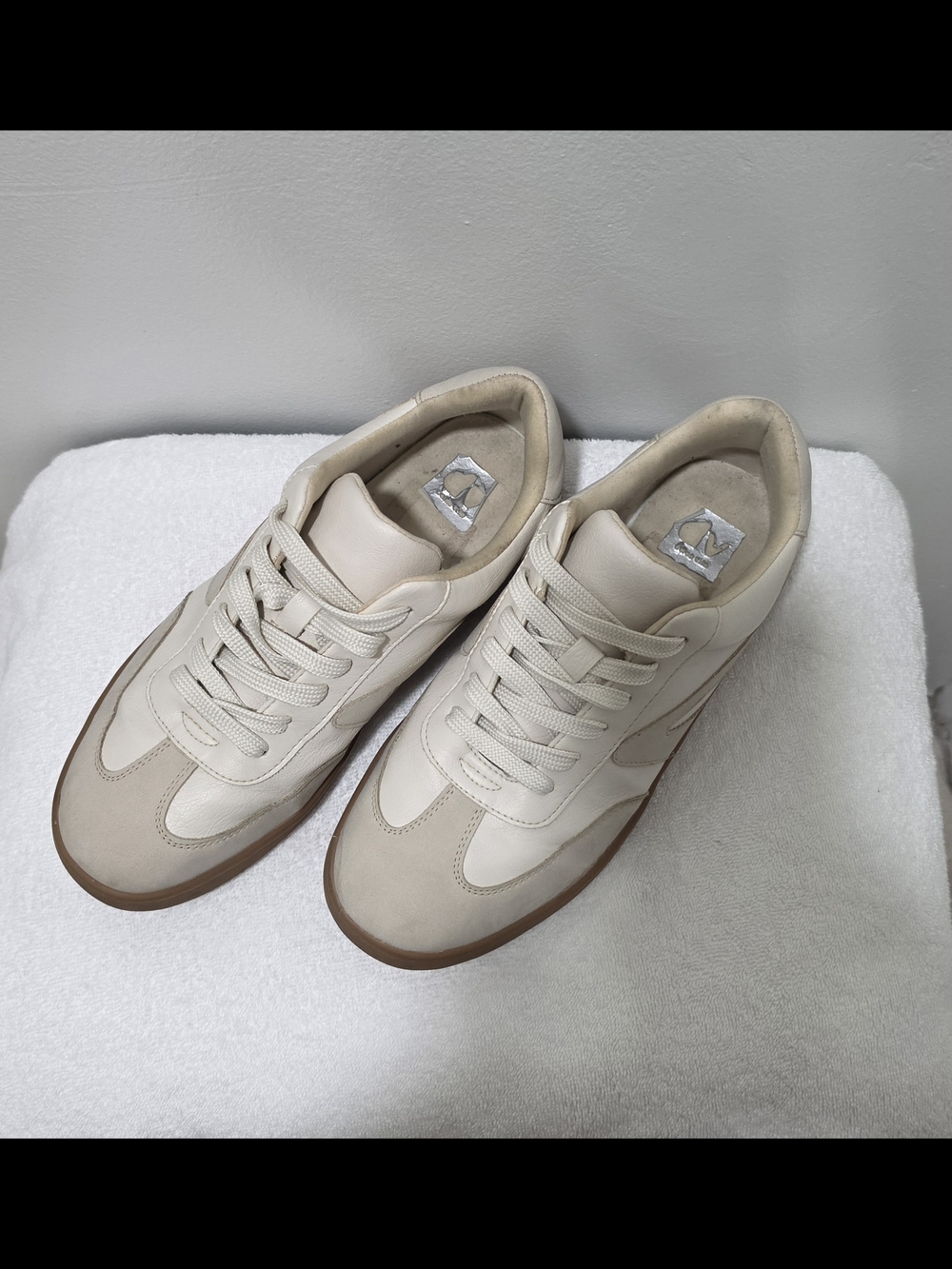 DV by Dolce Vita  Voyage Cream and Gum-Soled Women's Sneakers. Size-10